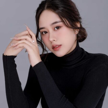 Album ảnh chân dung Tú Quỳnh