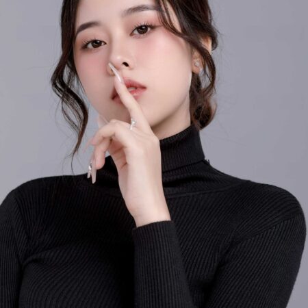 Album ảnh chân dung Tú Quỳnh