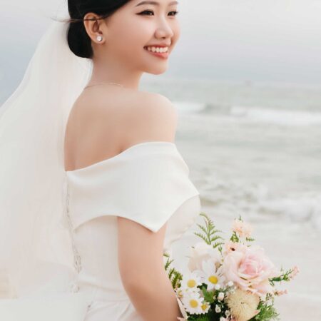 Makeup cô dâu tôn lên vẻ đẹp tự nhiên